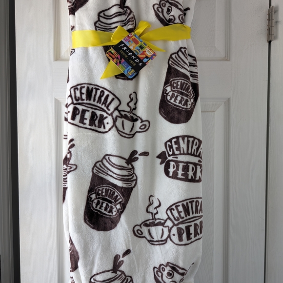 Jay Franco & Sons Other - F.R.I.E.N.D.S. "Central Perk" Themed 60" x 70" Throw Blanket NWT